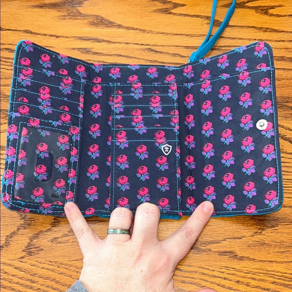 Vera Bradley Bahama Bay Blue Smartphone Wristlet Wallet